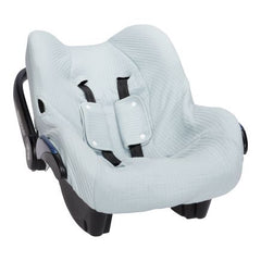 Babyschalenbezug Pure Soft Blue in Hellblau aus hochwertigem Baumwollmischgewebe für Maxi-Cosi Babyschalen. Weich, atmungsaktiv, feuchtigkeitsabsorbierend und waschbar – stilvolles Babyschalenzubehör von Schmatzepuffer aus Bocholt.