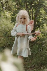 Little Dutch Feenflügel und Zauberstab – Detailansicht des Fairy Garden Sets