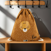 Trixie Sportbeutel Herr Tiger für Kinder – wasserabweisender Turnbeutel mit Tigermotiv und zwei Zugbändern