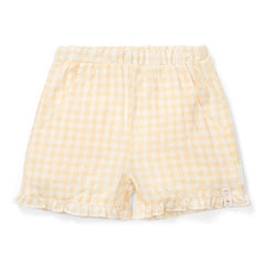 Gelbe Baby-Shorts mit feinem Karomuster und Rüschenabschluss aus weicher Baumwolle – leichte Sommerhose für Babys und Kleinkinder.